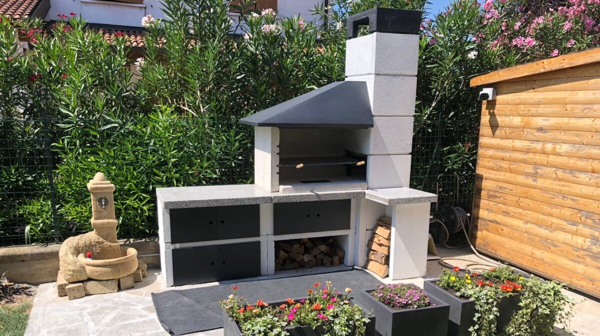 Area barbecue in giardino 