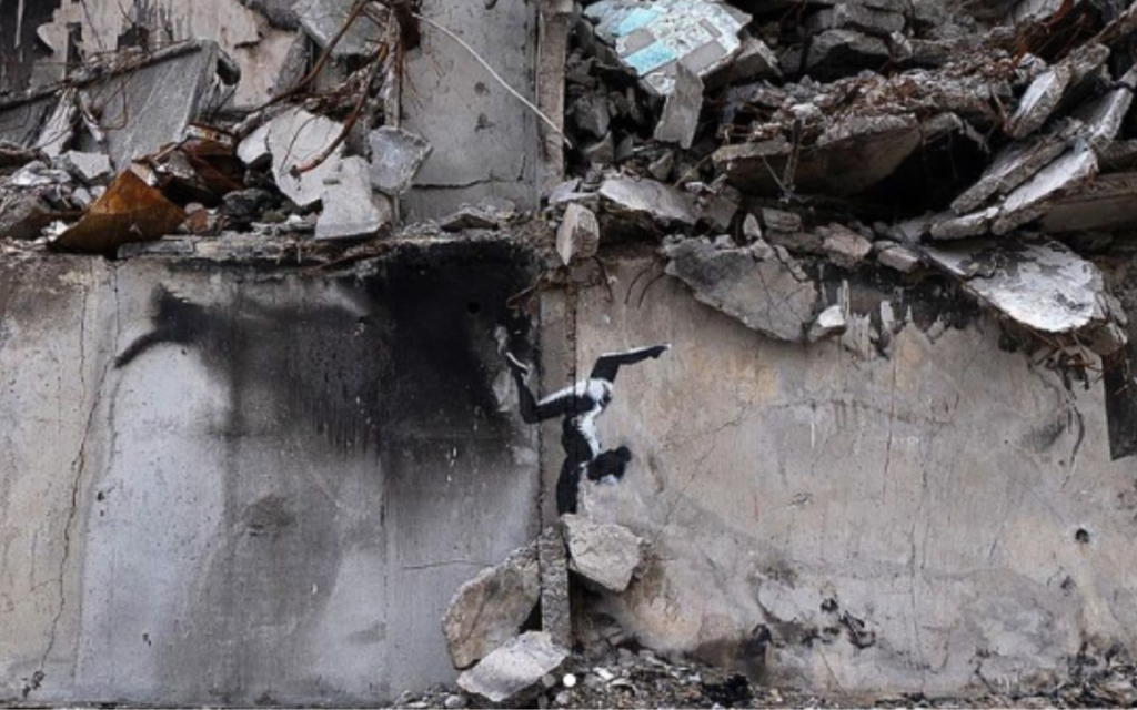 ginnasta su cumulo di macerie nuovi Banksy