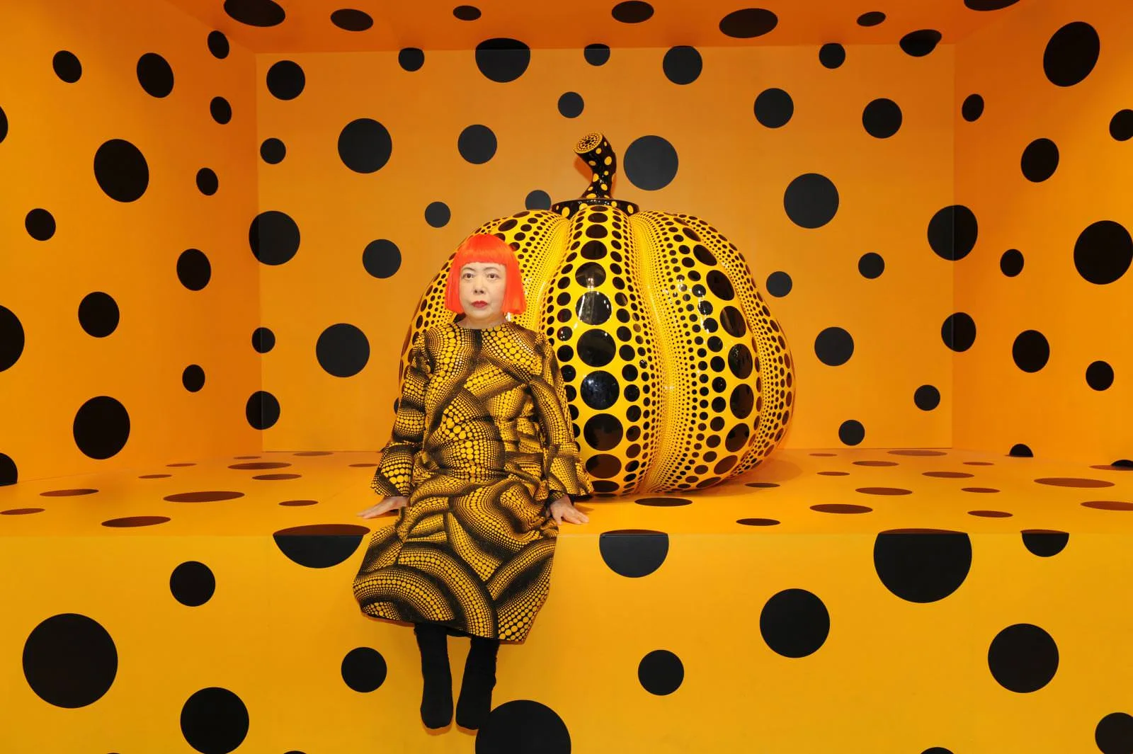 L'artista con le sue zucche a pois
